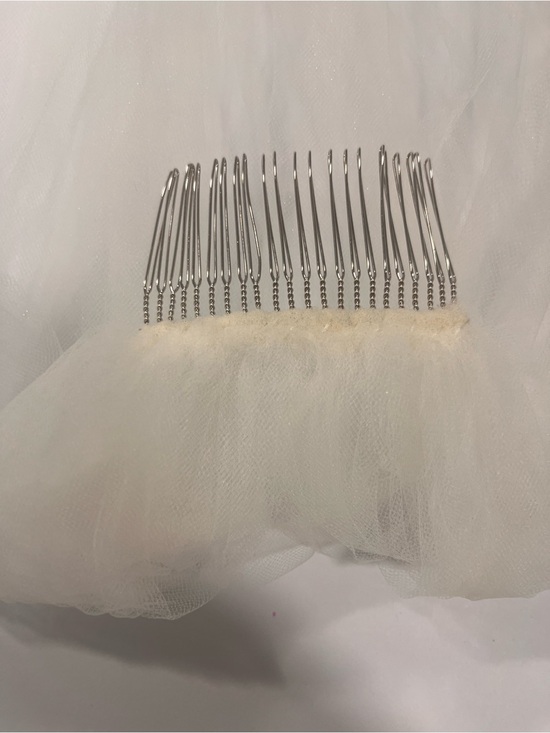 David\'s Bridal White Tulle Veil with Comb main image 12